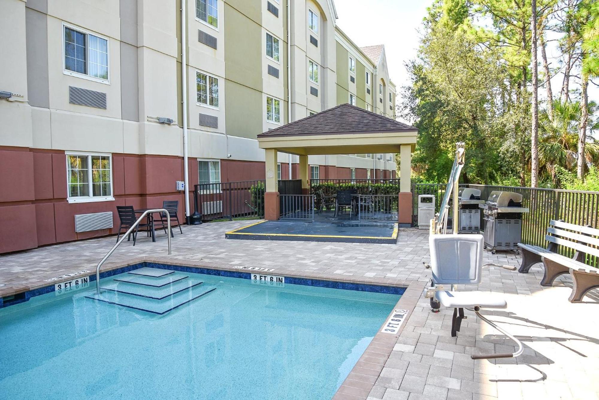 Candlewood Suites Fort Myers Interstate 75 By Ihg Exterior photo