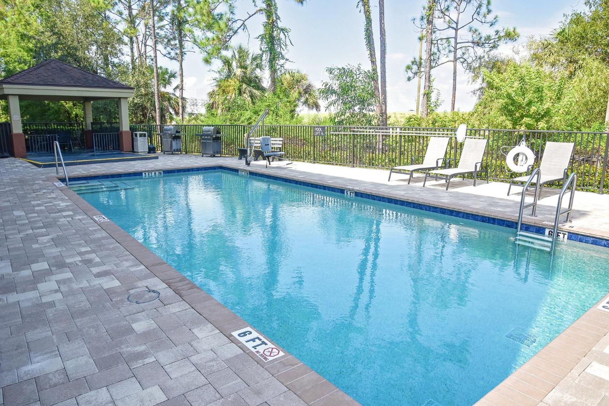 Candlewood Suites Fort Myers Interstate 75 By Ihg Exterior photo