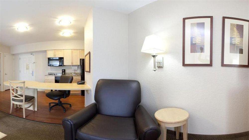 Candlewood Suites Fort Myers Interstate 75 By Ihg Exterior photo